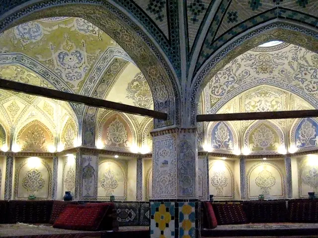 Çinili kubbesiyle hamam içi — Sultangazi, Masaj Salonun